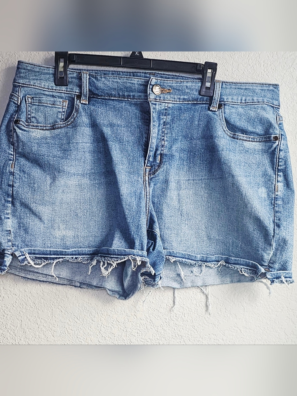 Lane Bryant Denim Shorts Size 18 Short Distressed Frayed Hem Stretch Light Wash